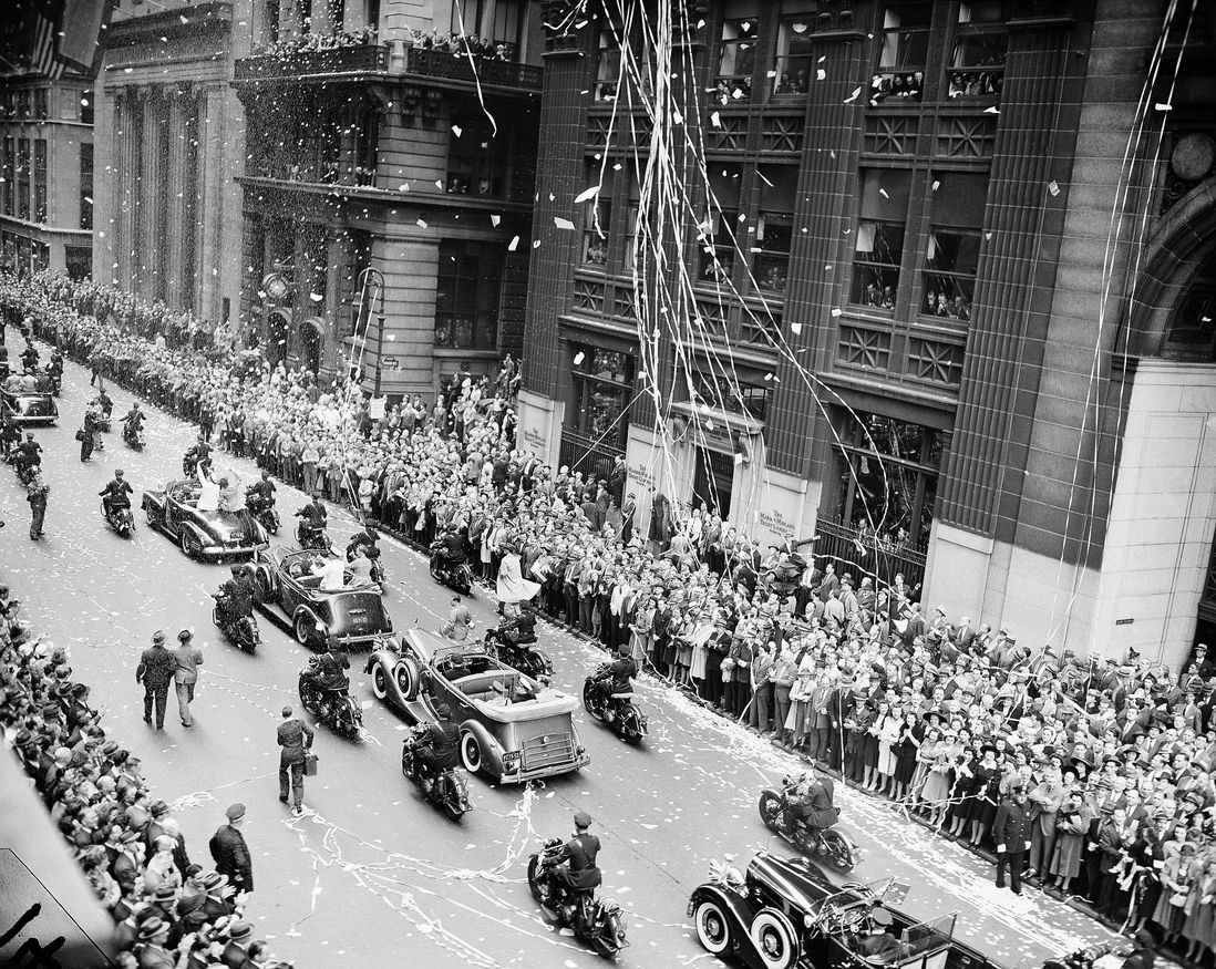 A parade for war heroes in 1942 (Anonymous/AP/Shutterstock)